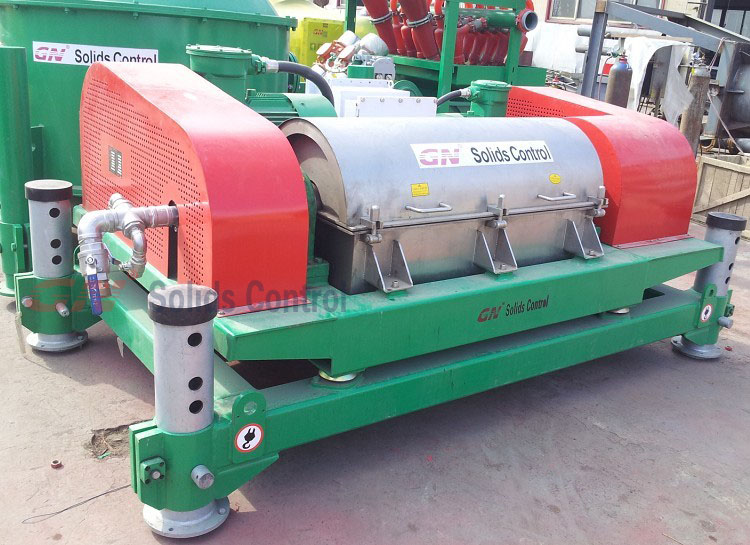 Decanting centrifuge